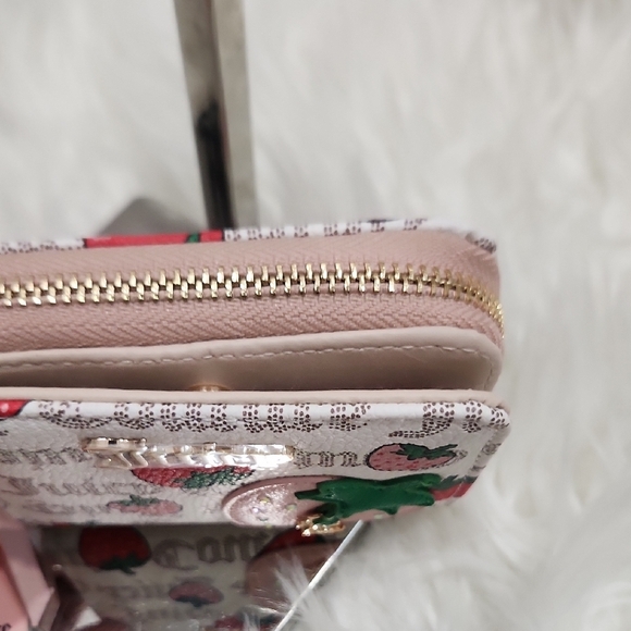 🔹️Juicy Couture🔹 Freshly Picked Small Zip Around Strawberry Wallet Peach White - Picture 10 of 10
